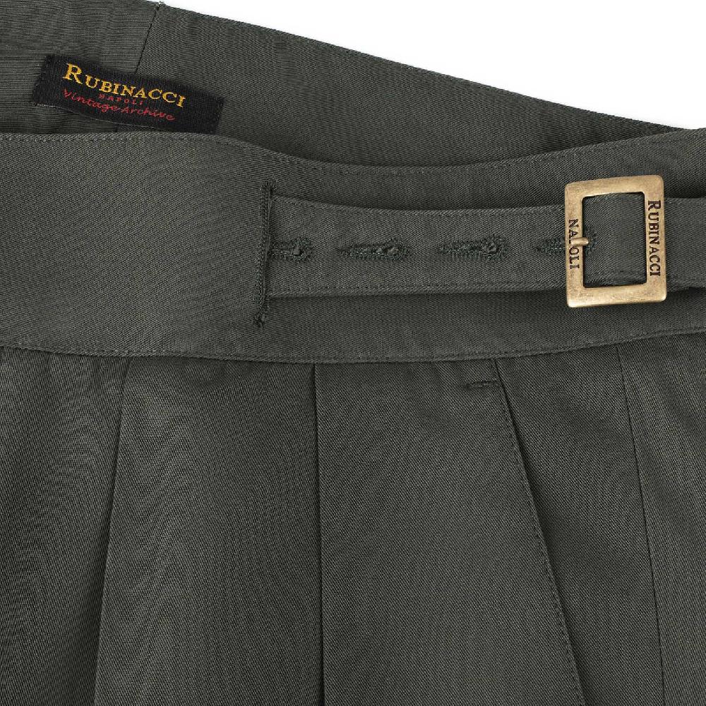 Rubinacci Vintage archive pantalone Manny in cotone verde militare Officina