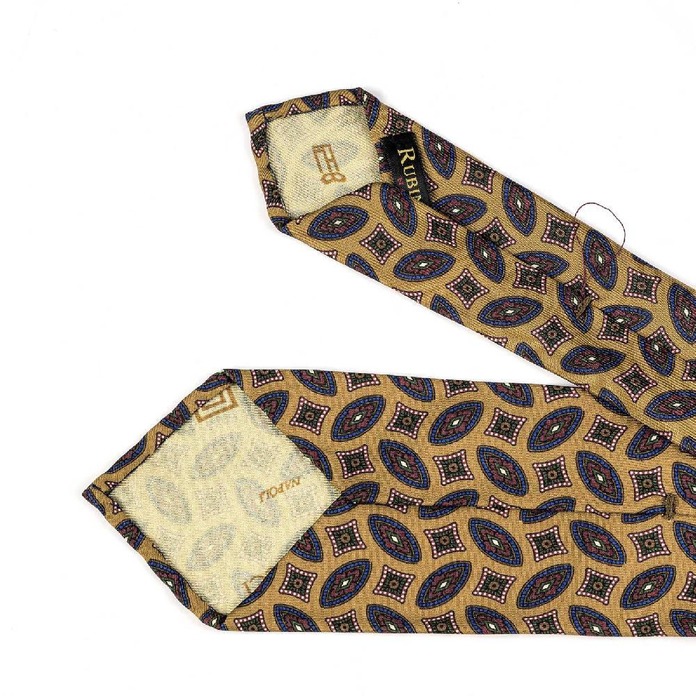 Rubinacci Cravatta in twill di seta senape con stampa geometrica Ultimo giorno