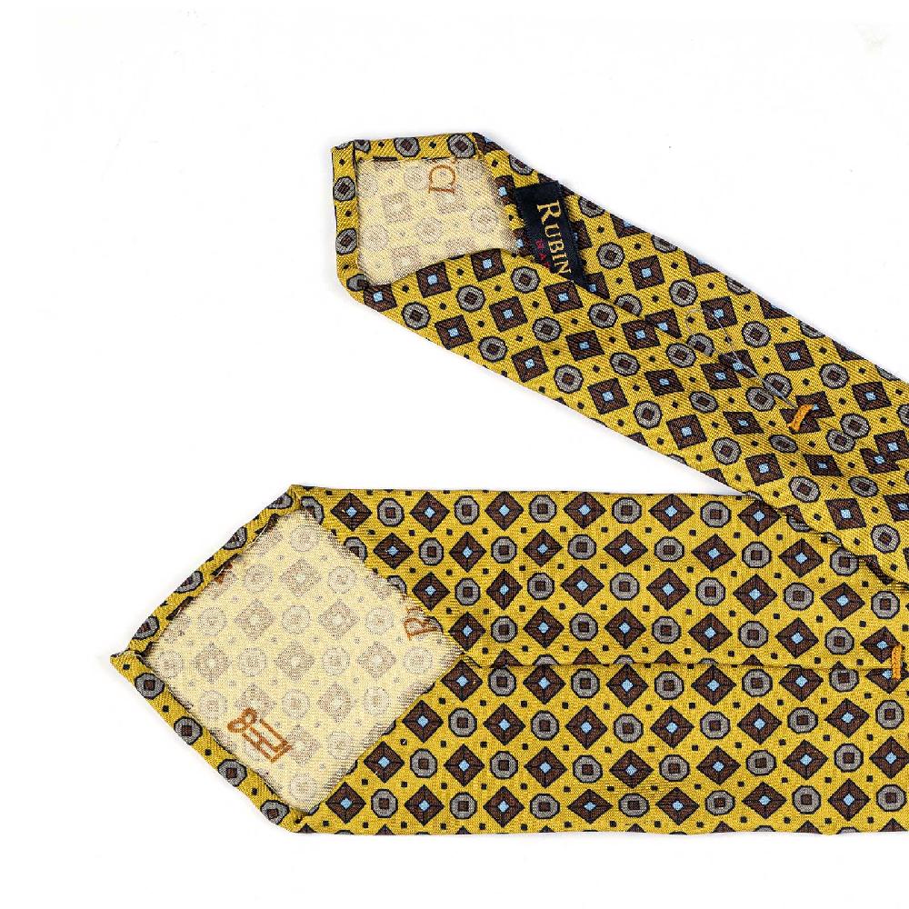 Rubinacci Cravatta in twill di seta gialla con stampa geometrica In vendita