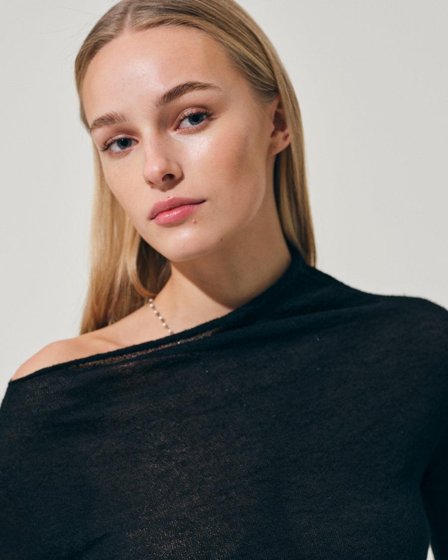 Scaglione ROUND NECK ASYMMETRIC BLACK Novità
