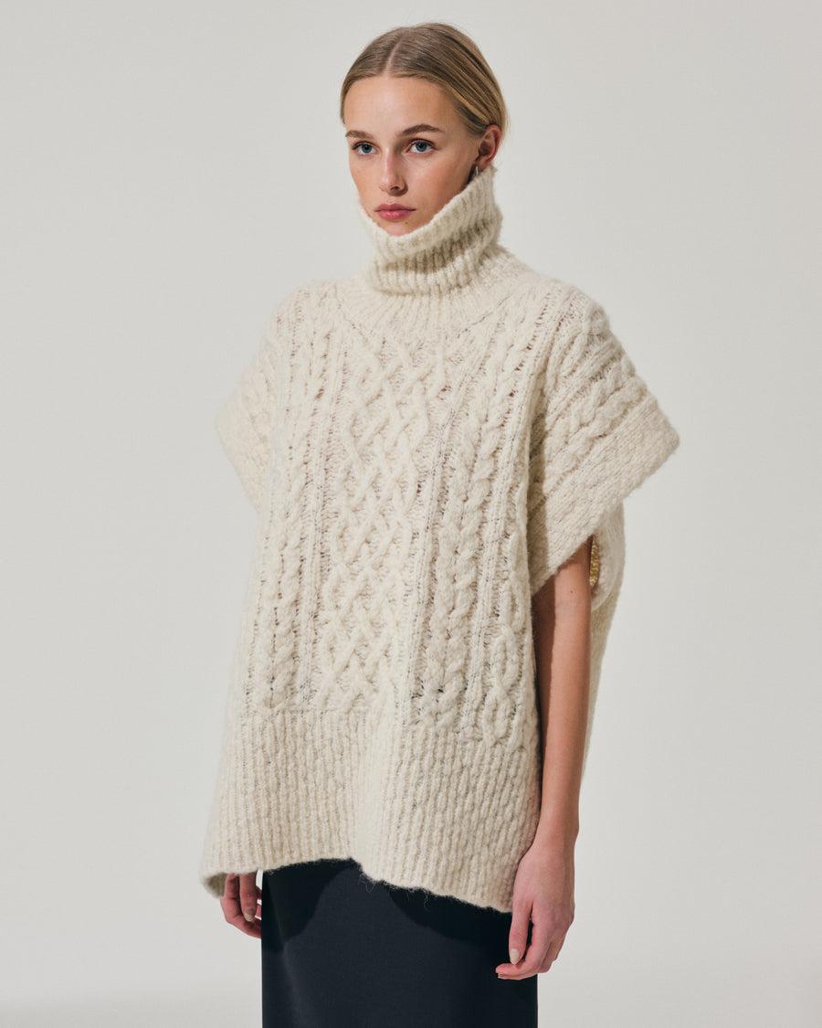 Scaglione PONCHO PUNTO ARAN MILK 2025
