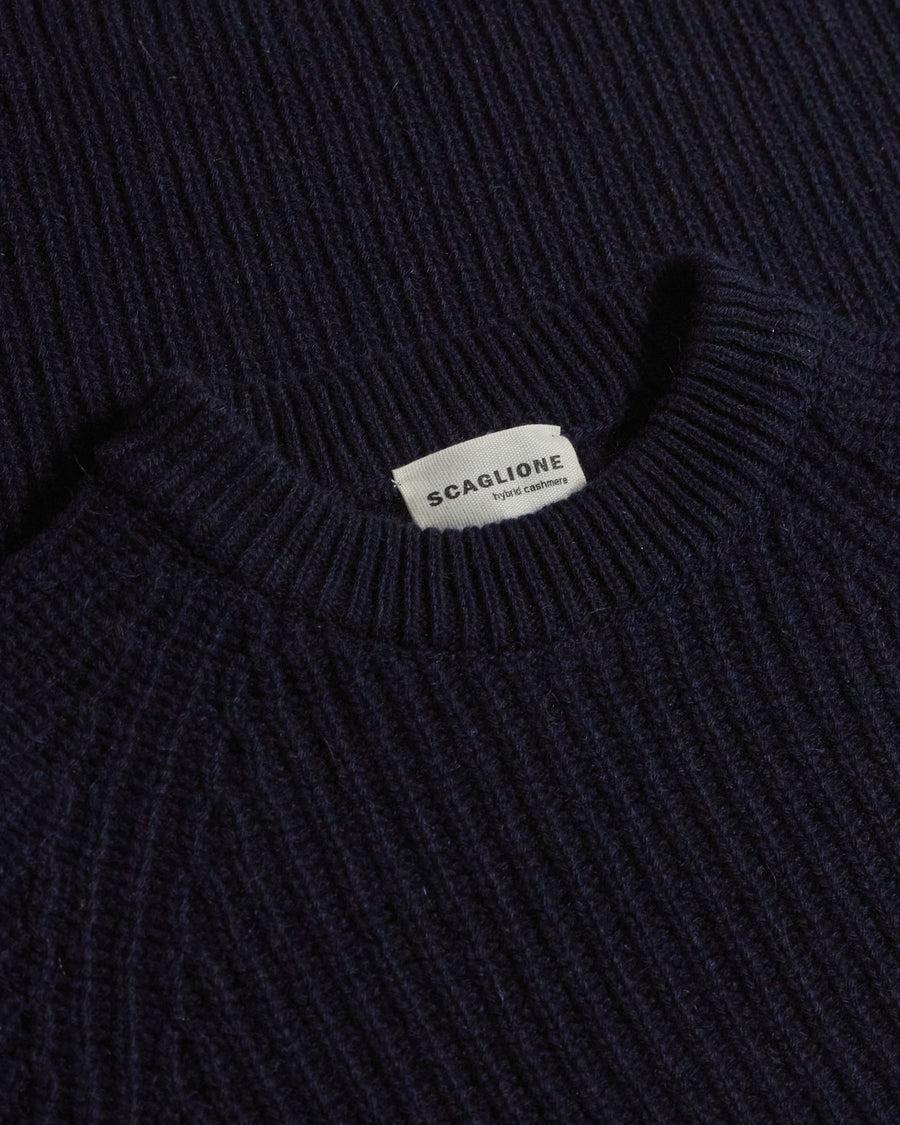 Scaglione ROUND NECK PANNOCCHIA RAGLAN HYBRD CASHMERE NAVY Comprane uno, ottenene uno gratis