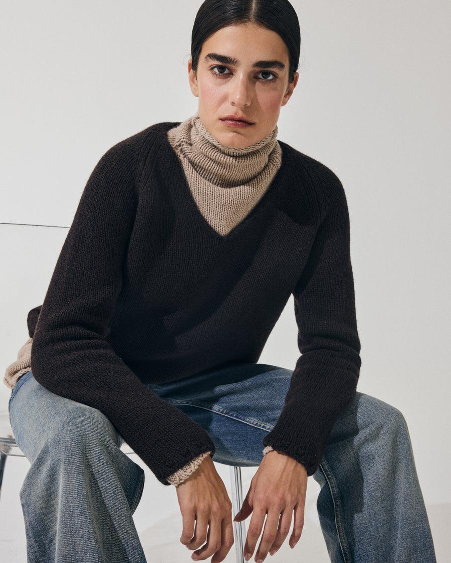 Scaglione V NECK SUPER SOFT EBANO Qualità Garantita