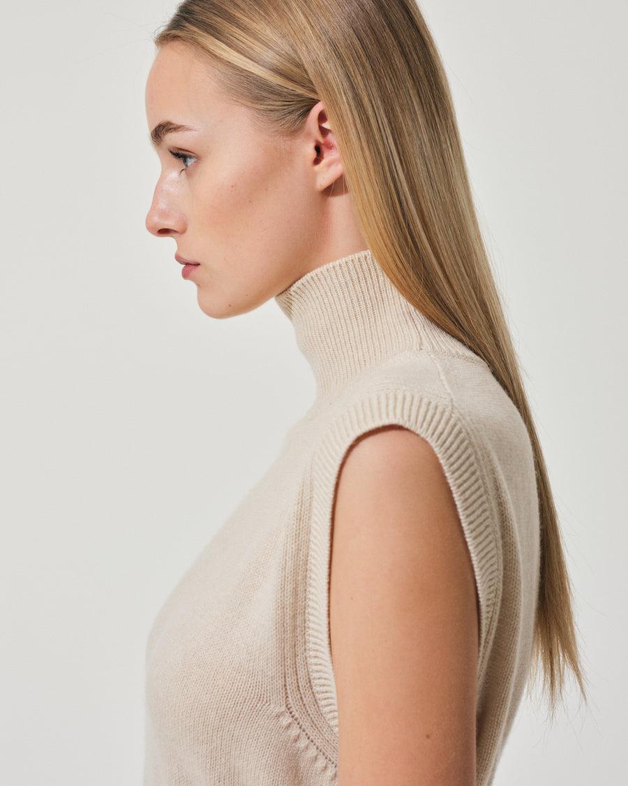 Scaglione GILET TURTLE NECK RIBBED SIDES BEIGE Affare Del Giorno