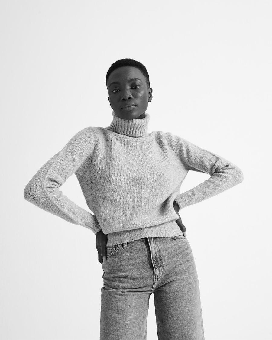 Scaglione TURTLE NECK SEAMLESS PUFFED MILK Offerta per la Festa della Mamma