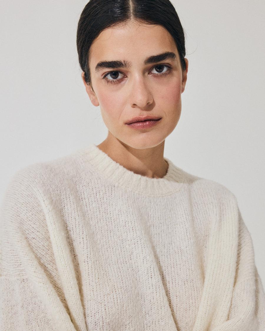 Scaglione ROUND NECK OVER PUFFED CASHMERE MILK Offerta speciale della fabbrica