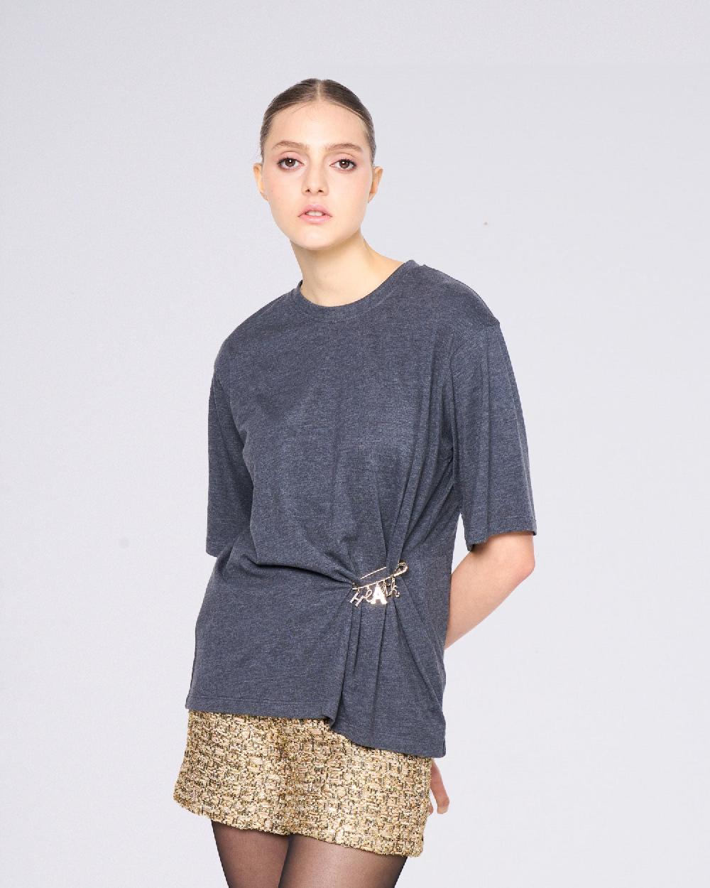 Silvian Heach T-shirt con spilla Offerta San Valentino