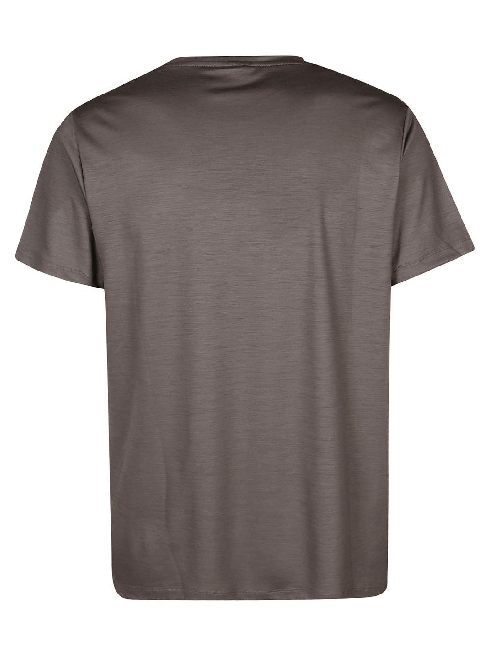 Stories Milano T-SHIRT REGULAR + PATCH – MILITARY GREEN Offerte speciali