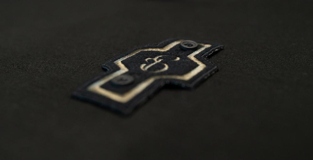 Stories Milano T-SHIRT REGULAR + PATCH – MILITARY GREEN Offerte speciali