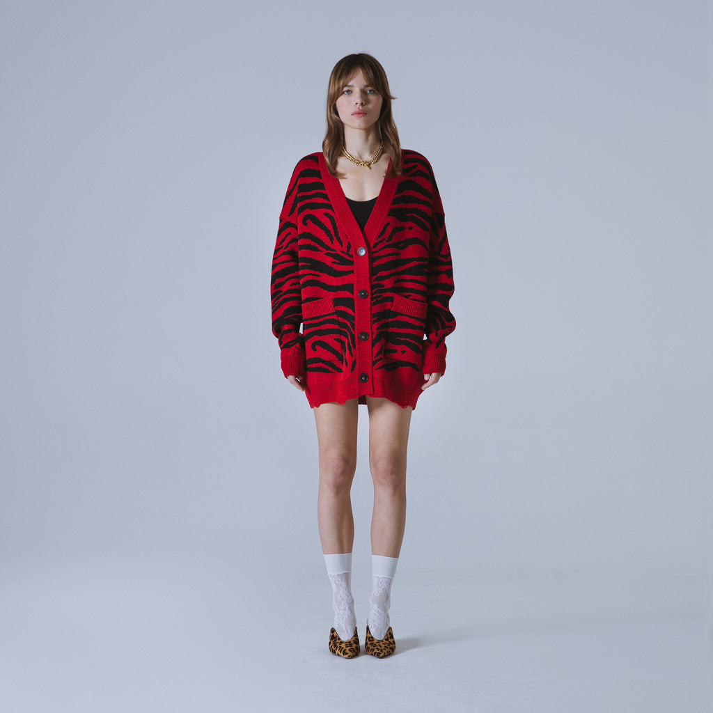 Sveta Milano Cardigan lungo jacquard Georgia in rosso e nero Solo un giorno rimasto