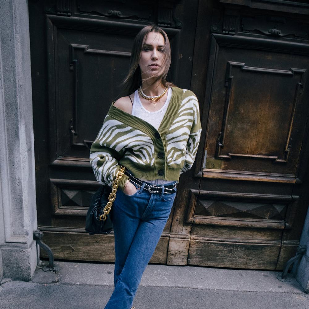 Sveta Milano Cardigan corto jacquard Janis in verde militare e bianco Officina