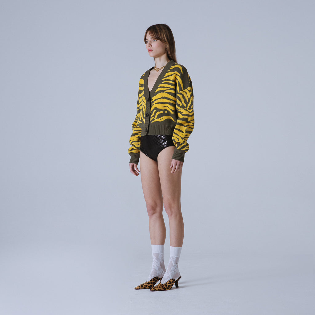 Sveta Milano Cardigan corto jacquard Dakota in verde militare e giallo Offerta