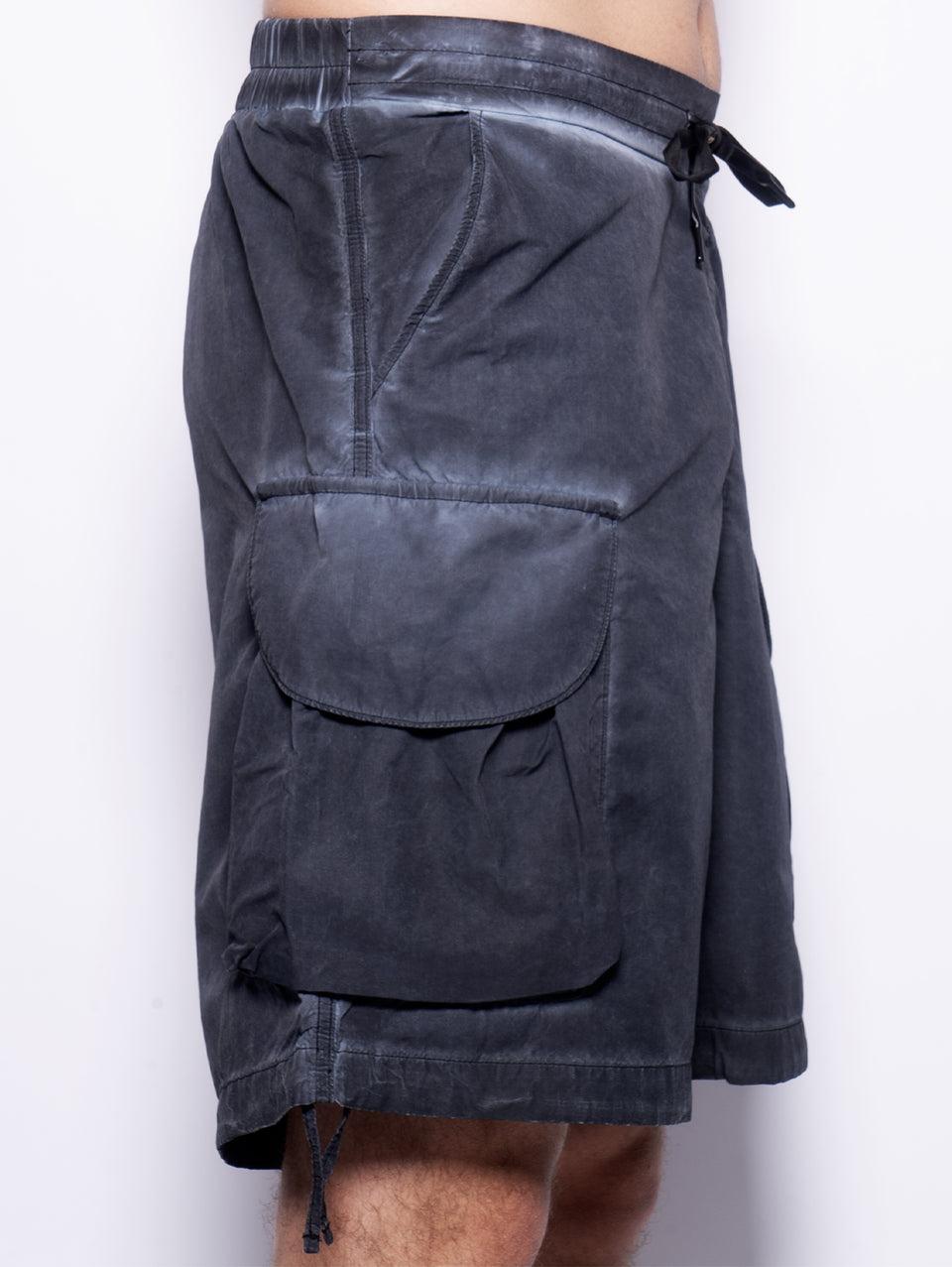 A PAPER KID Shorts Cargo in Nylon Nero Duty-free