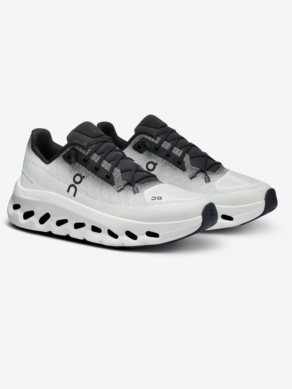 ON RUNNING Sneakers Cloudtilt da Uomo Nero/Avorio Spedizione Gratuita