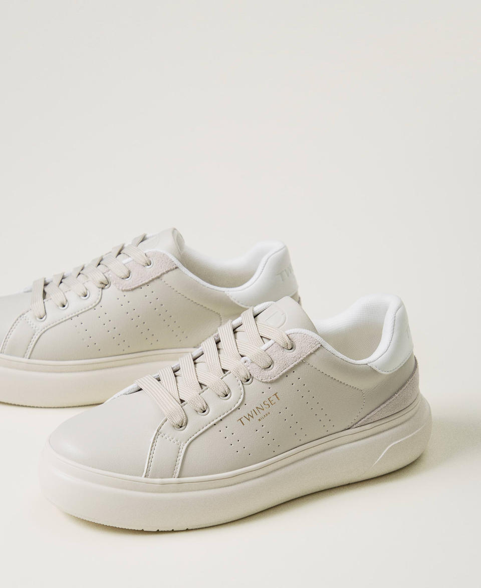 Twin Set Sneakers traforate con logo Discount Store per i nuovi prodotti