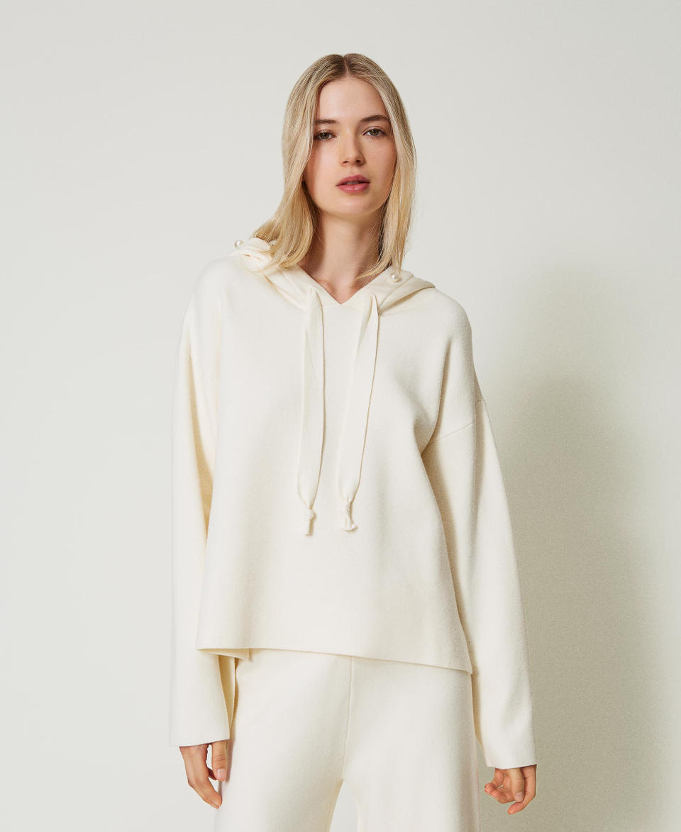 Twin Set Maglia con cappuccio e perle Offerta