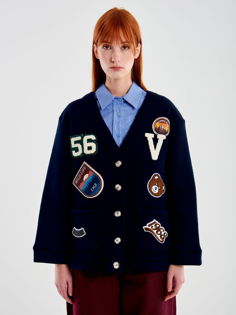 Vicolo Cardigan in Felpa con Patch Blu ACQUISTA ORA