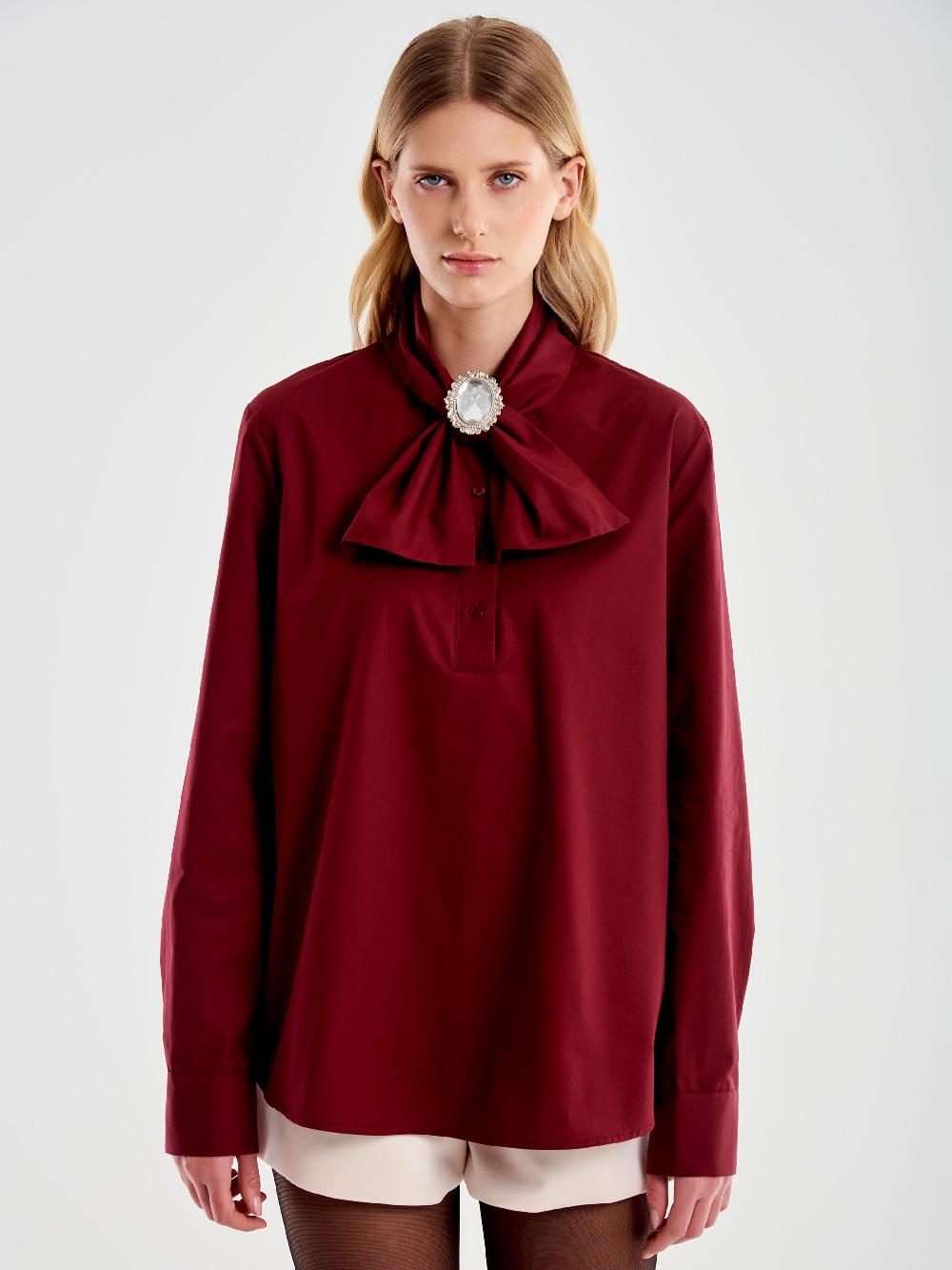 Vicolo Camicia con Fiocco e Cabochon Bordeaux Sostegno trimestrale