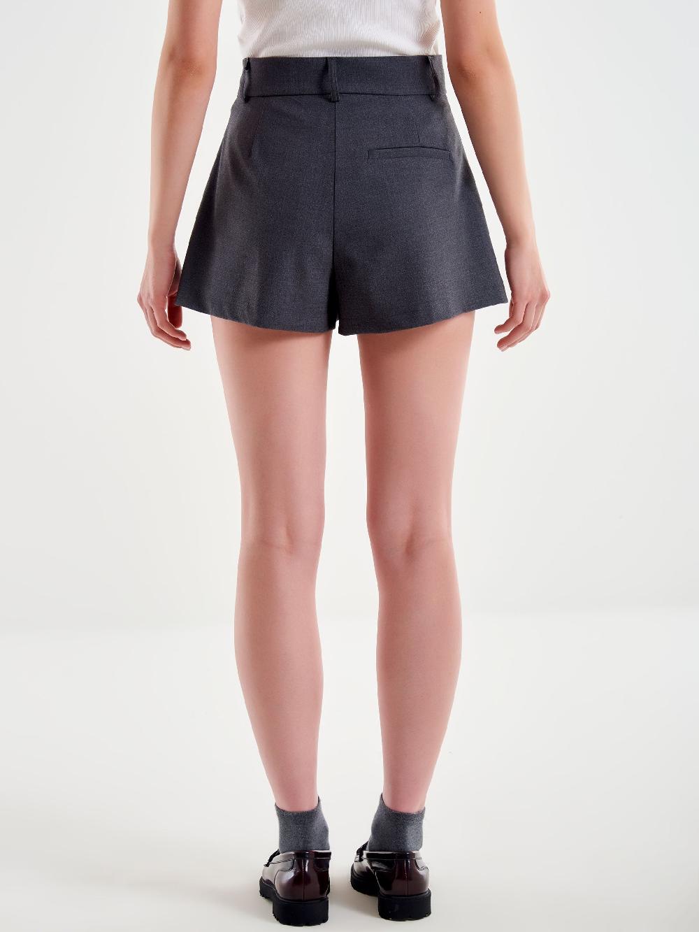 Vicolo Shorts con Pieghe Grigio Moda