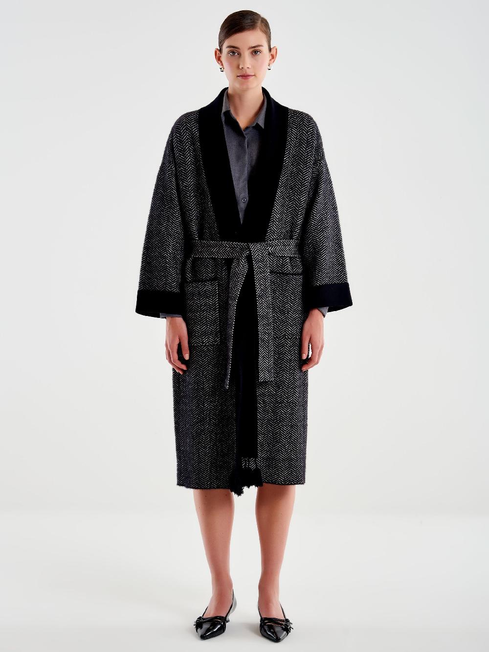 Vicolo Cappotto con Nappe in Maglia Nero Ultimi tre giorni