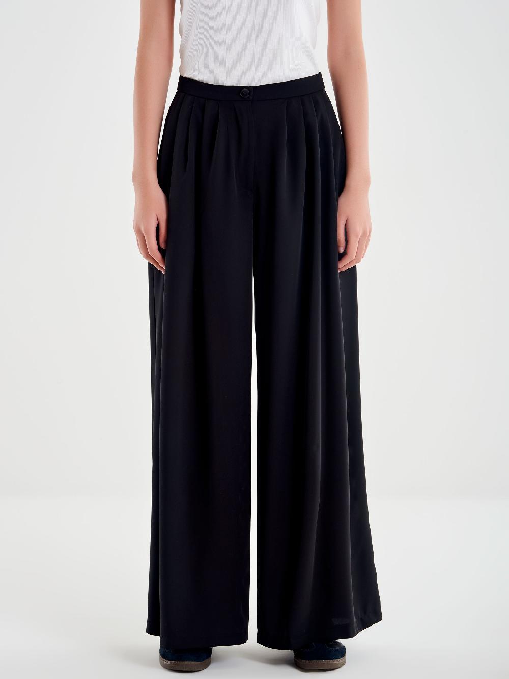 Vicolo Pantalone Ampio con Pinces Nero Italy