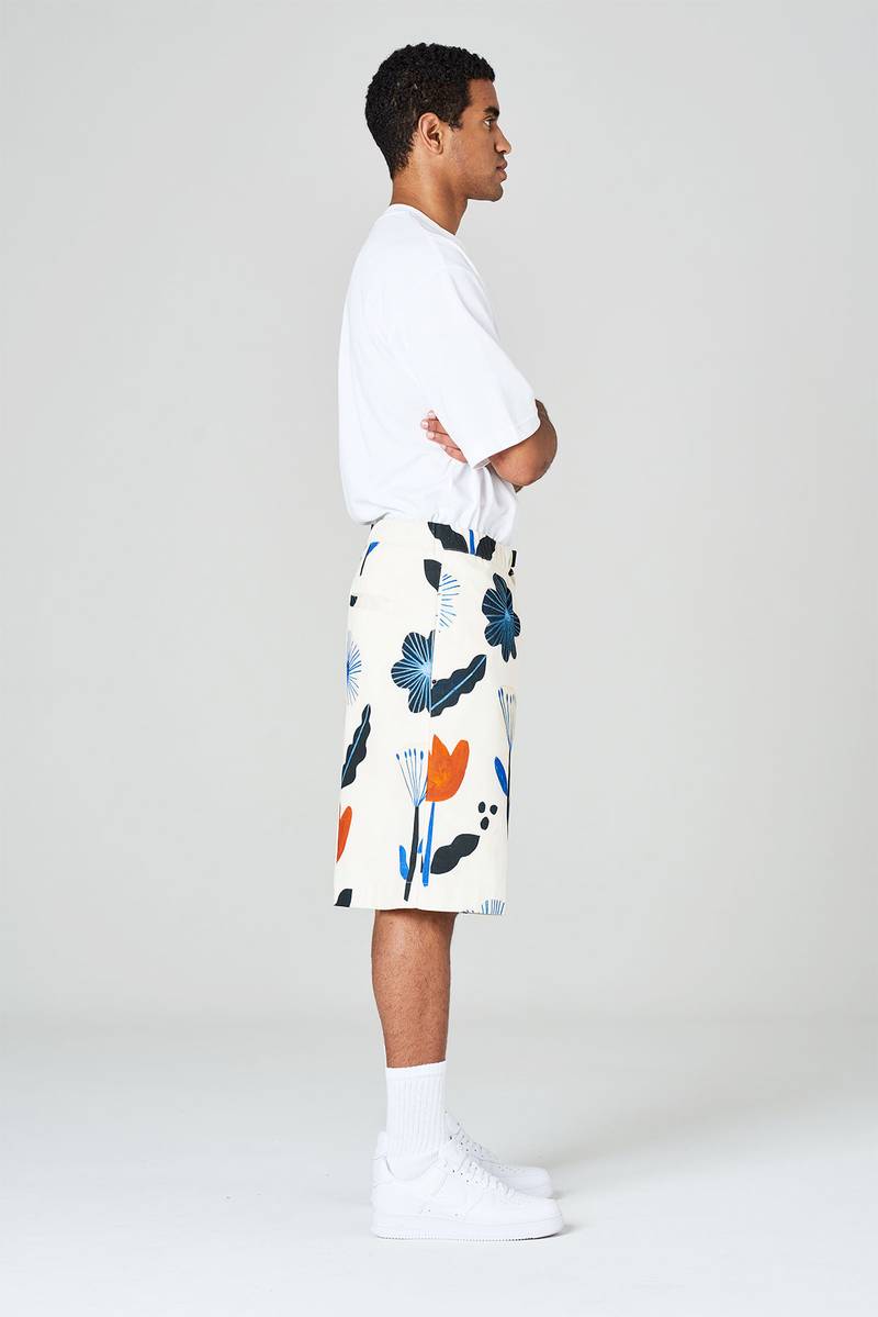 White sand Bermuda modello basket in bull di cotone stampato Convenienza