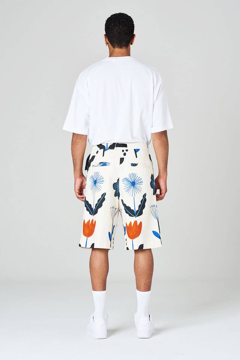 White sand Bermuda modello basket in bull di cotone stampato Convenienza